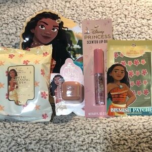 Disney Princess Mauna Face Mask, Wipes, Lip Mask, Gloss & Blemish Patches